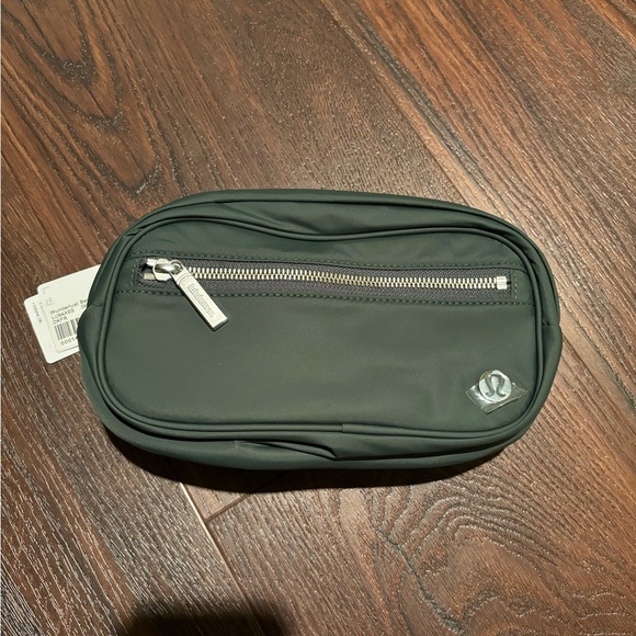 NWT Lululemon Wunderlust Belt Bag - Picture 3 of 5